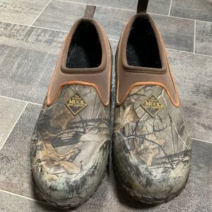 Muck shoes